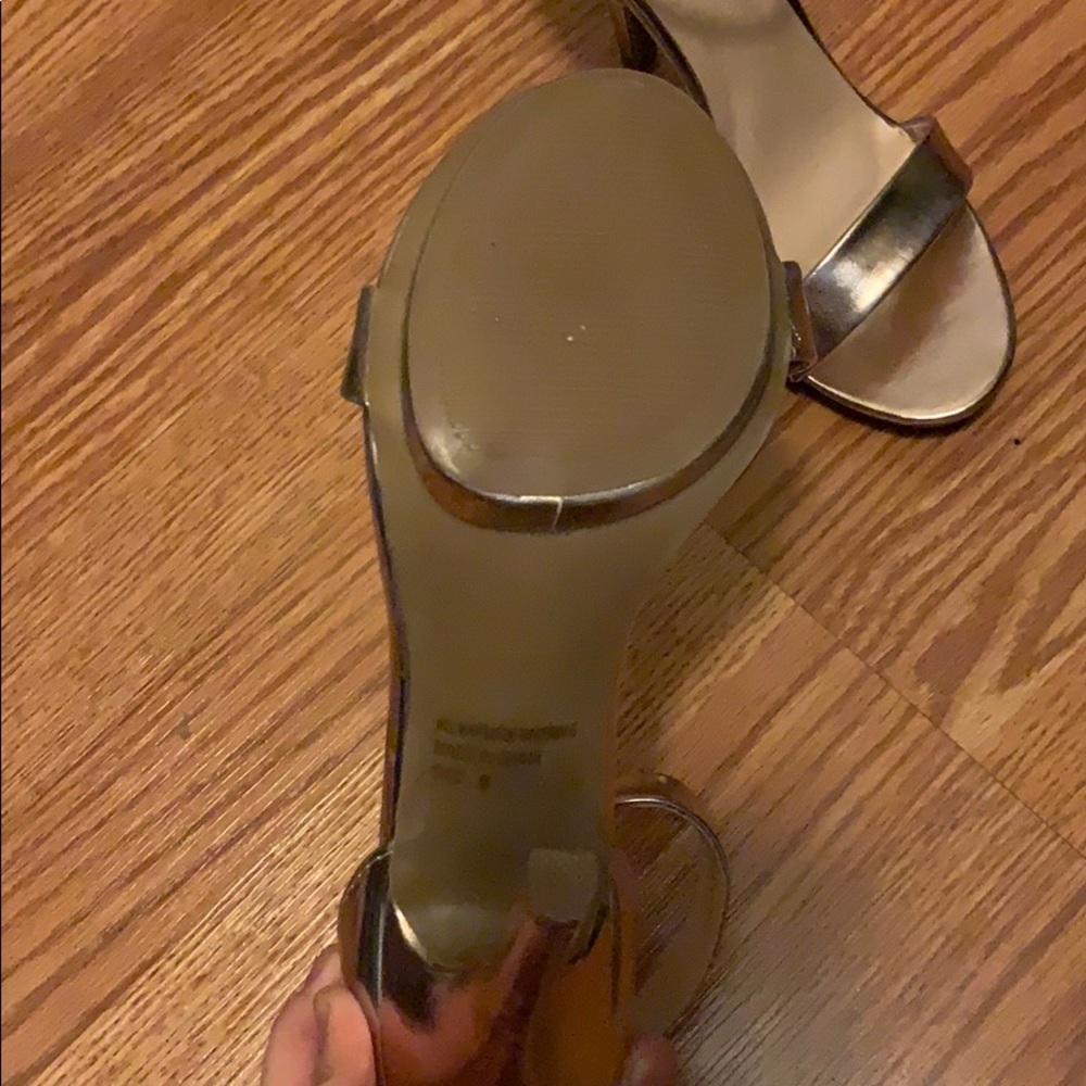 High Heels - Picture 2 of 3